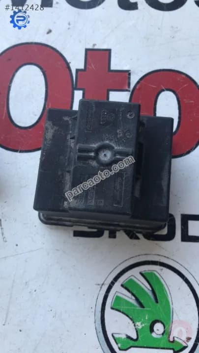 1K0937311C skoda octavia röle kutusu kapağı