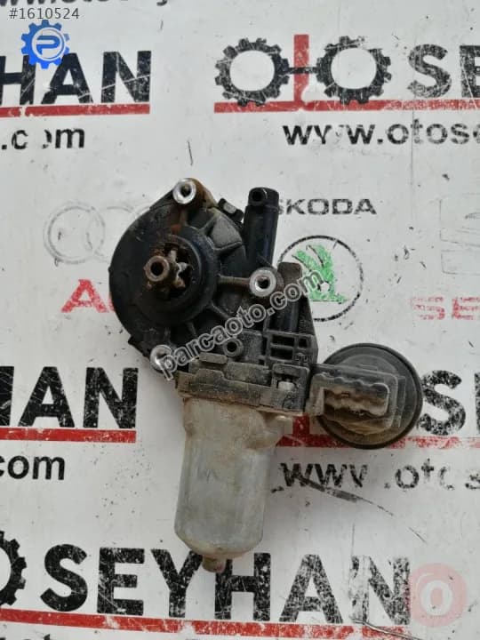 Toyota corolla 2008 sağ arka kapı cam motoru